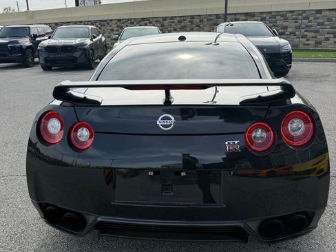 Used 2015 Nissan GT-R Black Edition image 5