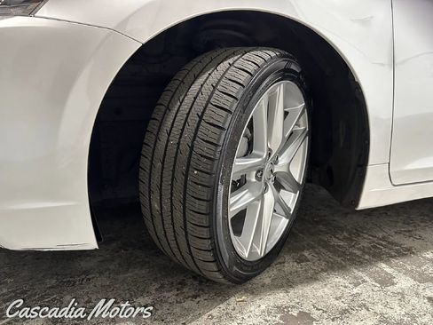 Used 2015 Lexus CT 200h w/ Seat Comfort Package FWD image 33