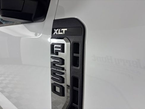 Used 2025 Ford F250 XLT w/ FX4 Off-Road Package image 30
