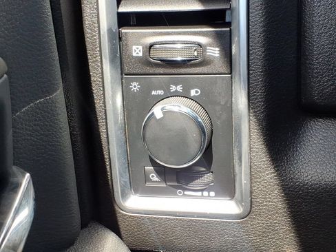 Used 2022 RAM 1500 Classic SLT AWD/4WD image 33