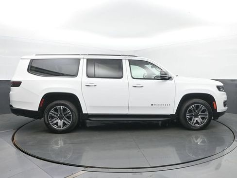 Used 2024 Jeep Wagoneer L Series II w/ Flexible Seating Group AWD/4WD image 6