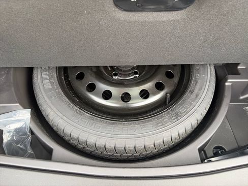 Certified 2025 Buick Envision Sport Touring AWD/4WD image 32