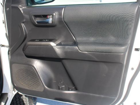 Certified 2023 Toyota Tacoma TRD Off-Road AWD/4WD image 20