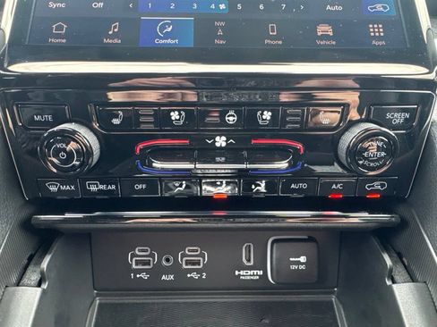Used 2023 Jeep Grand Cherokee Trailhawk w/ Luxury Tech Group III AWD/4WD image 35