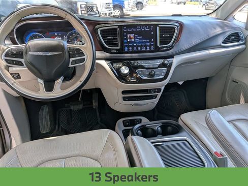 Used 2017 Chrysler Pacifica Limited FWD image 32