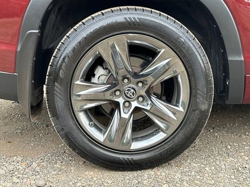 Used 2017 Toyota Highlander Limited Platinum AWD/4WD image 11