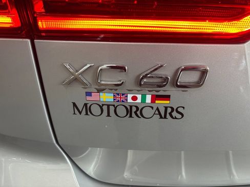 Certified 2023 Volvo XC60 B5 Plus w/ Protection Package Premier AWD/4WD image 33