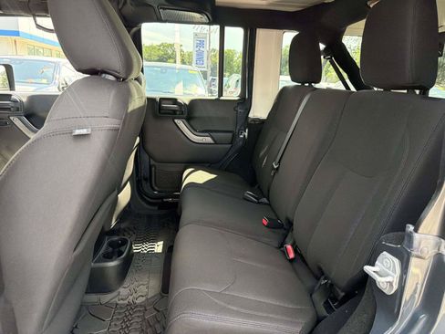 Used 2018 Jeep Wrangler Unlimited Sport S AWD/4WD image 13