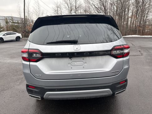 Used 2023 Honda Pilot Touring image 6