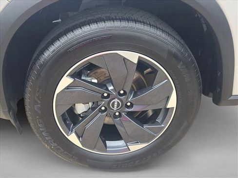 Used 2024 Nissan Rogue SV FWD image 22
