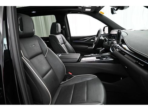 Certified 2024 Cadillac Escalade Sport w/ LPO, ONYX Package AWD/4WD image 18