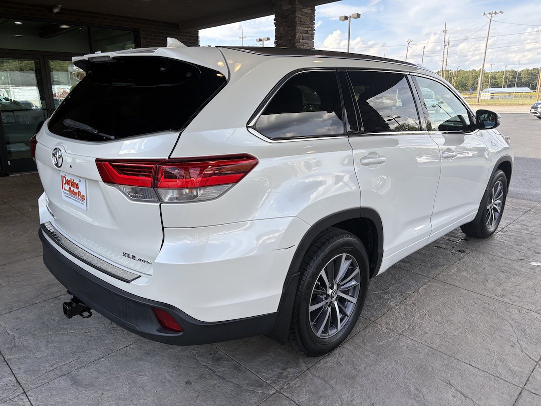 Used 2017 Toyota Highlander XLE AWD/4WD image 6