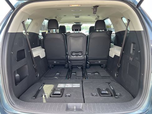 Used 2023 Kia Carnival EX image 5