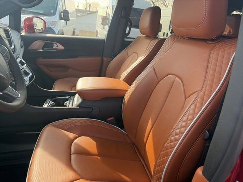 Used 2024 Chrysler Pacifica Pinnacle image 14