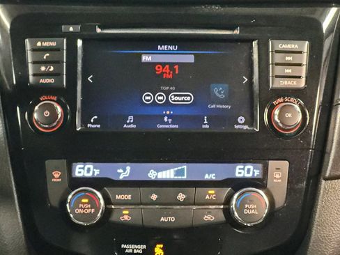 Used 2018 Nissan Rogue SV FWD image 25