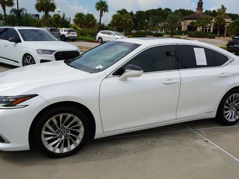 Used 2022 Lexus ES 300h Ultra Luxury w/ Accessory Package 2 FWD image 5