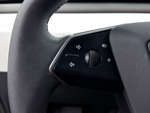 Used 2024 Tesla Cybertruck AWD Crew Cab image 37