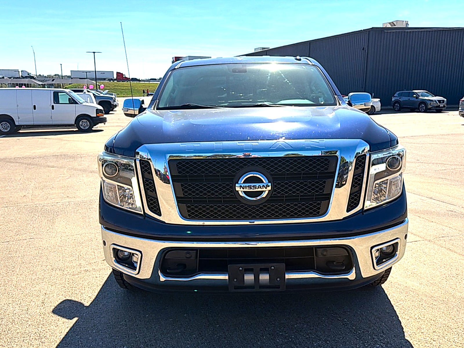 Used 2018 Nissan Titan SL AWD/4WD image 3