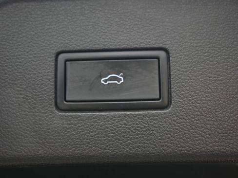 Used 2024 Volkswagen Atlas SE image 16