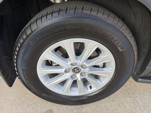 Used 2024 Toyota Grand Highlander XLE image 11