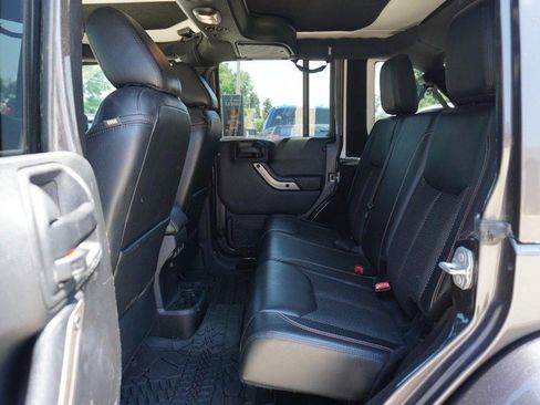 Used 2017 Jeep Wrangler Unlimited Sahara AWD/4WD image 27
