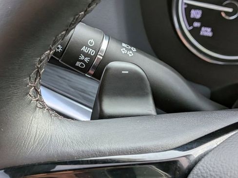 Used 2023 Buick Enclave Essence image 26