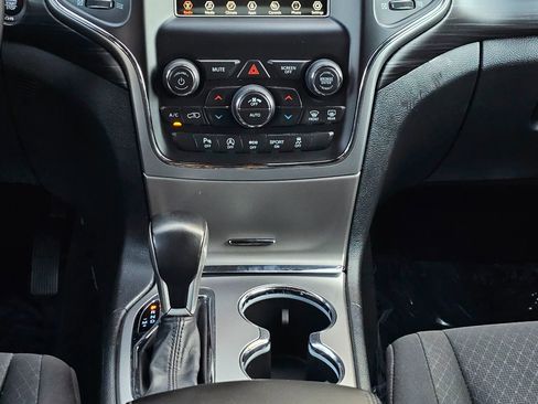 Used 2021 Jeep Grand Cherokee Laredo image 23