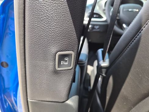 Used 2026 Chrysler Pacifica Select FWD image 10