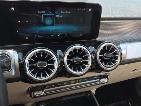 Used 2022 Mercedes-Benz GLB 250 image 28