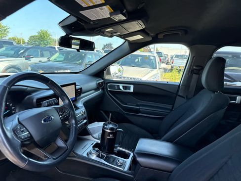Used 2020 Ford Explorer XLT AWD/4WD image 9