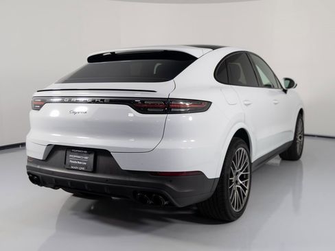 Certified 2023 Porsche Cayenne Platinum Edition image 10