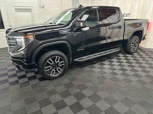 Used 2025 GMC Sierra 1500 AT4 w/ AT4 Premium Package AWD/4WD image 5