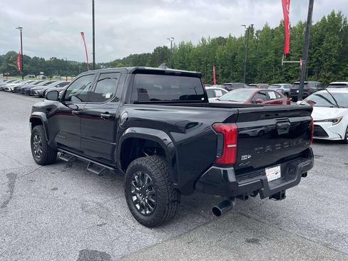 Used 2025 Toyota Tacoma SR5 AWD/4WD image 4