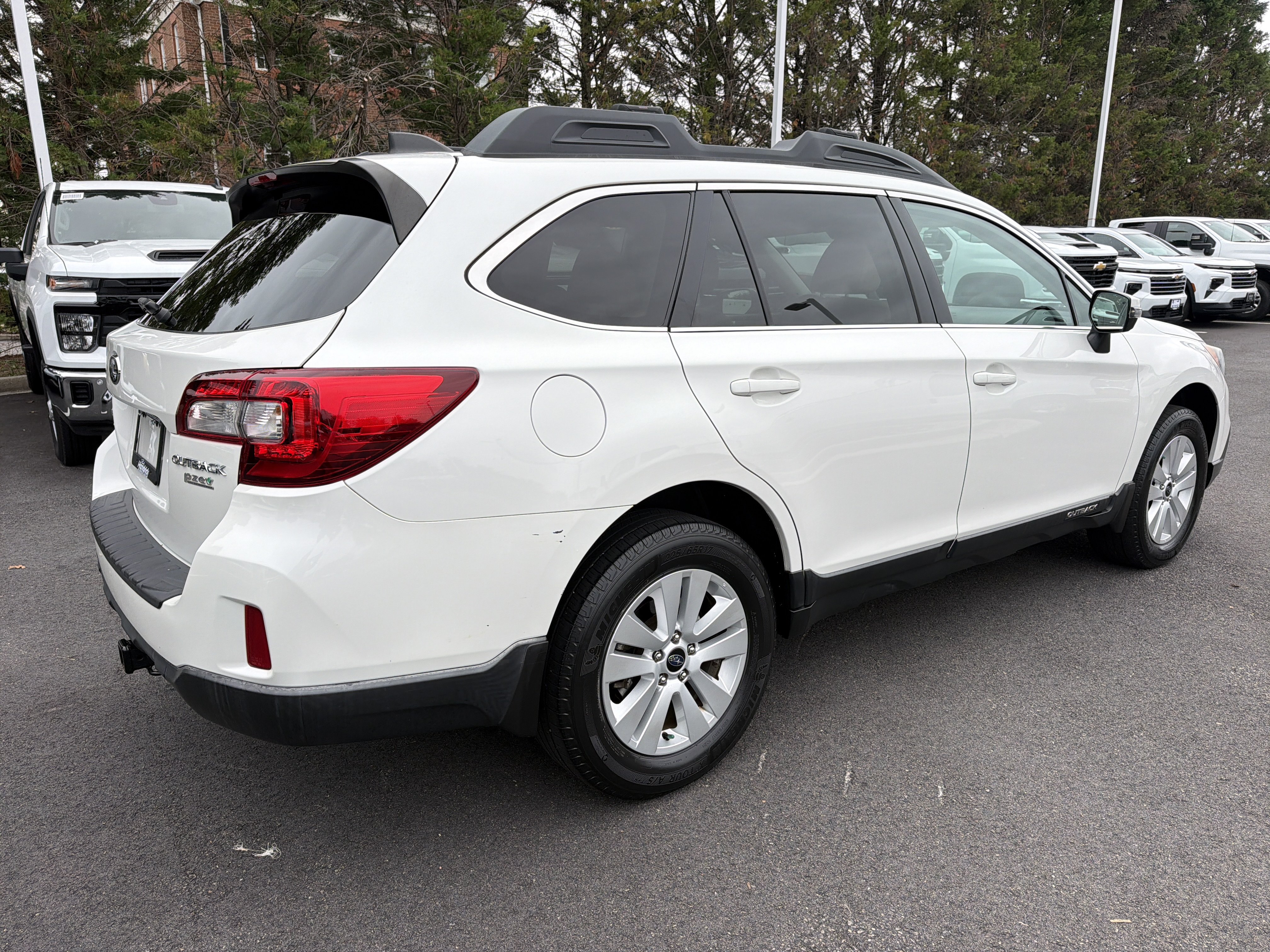 Used 2017 Subaru Outback 2.5i Premium AWD/4WD image 10