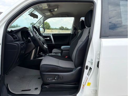 Used 2016 Toyota 4Runner SR5 AWD/4WD image 10