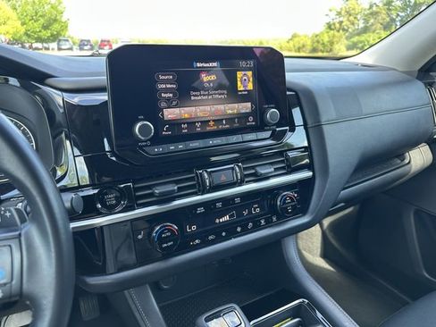 Certified 2025 Nissan Pathfinder SV FWD image 30