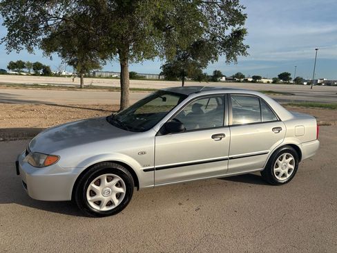 Used 2003 MAZDA Protege FWD image 2