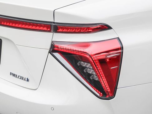 Used 2017 Toyota Mirai image 10