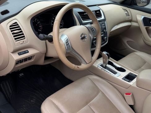 Used 2016 Nissan Altima 2.5 SL w/ Moonroof Package image 4