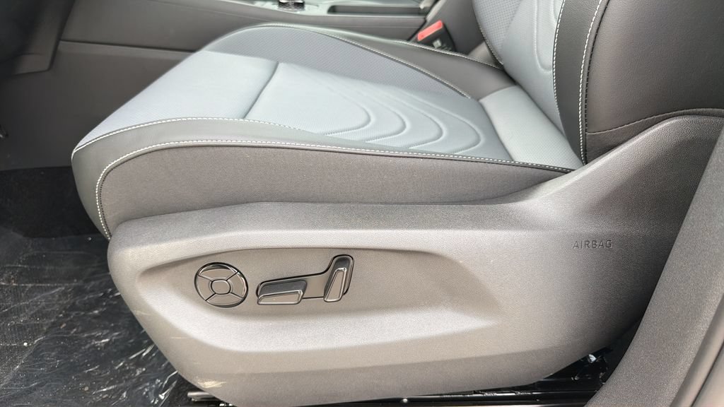 New 2026 Volkswagen Tiguan SE FWD image 15