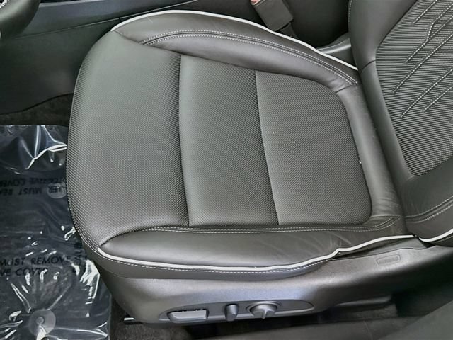 Used 2025 Buick Encore GX Avenir w/ Avenir Technology Package FWD image 20