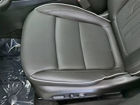 Used 2025 Buick Encore GX Avenir w/ Avenir Technology Package FWD image 20