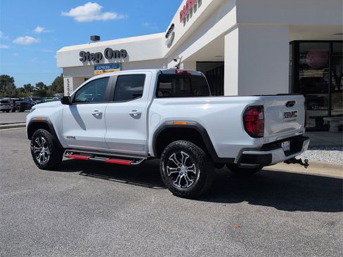 Used 2025 GMC Canyon AT4 image 8