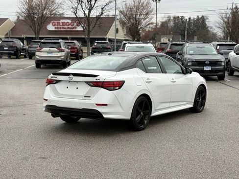 Used 2023 Nissan Sentra SR w/ Midnight Edition Package image 5