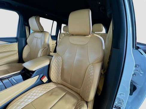 Used 2023 Jeep Grand Cherokee Summit AWD/4WD image 19