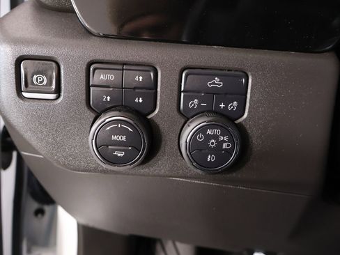 Used 2024 Chevrolet Silverado 1500 LT Trail Boss image 9