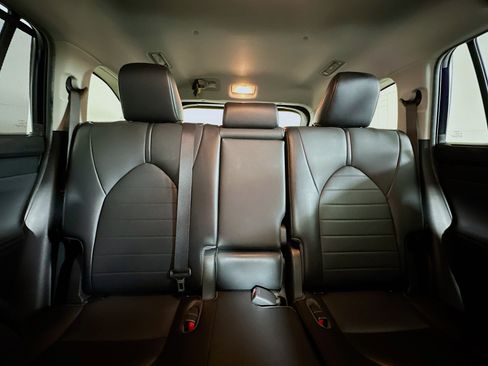 Used 2021 Toyota Highlander XLE FWD image 30