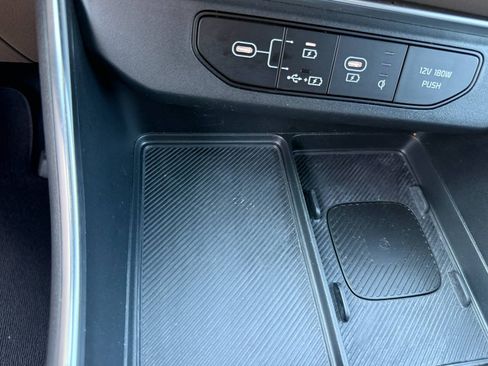 Used 2025 Kia Carnival EX FWD image 37