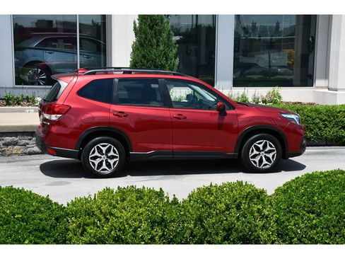 Used 2020 Subaru Forester Premium AWD/4WD image 3