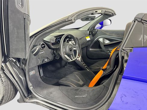 Used 2024 McLaren 750S Spider image 12